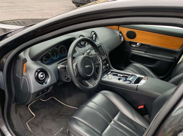 Jaguar XJ 2000cc benzine automaat Luxury bei Garage De Poorter in 8530 Harelbeke