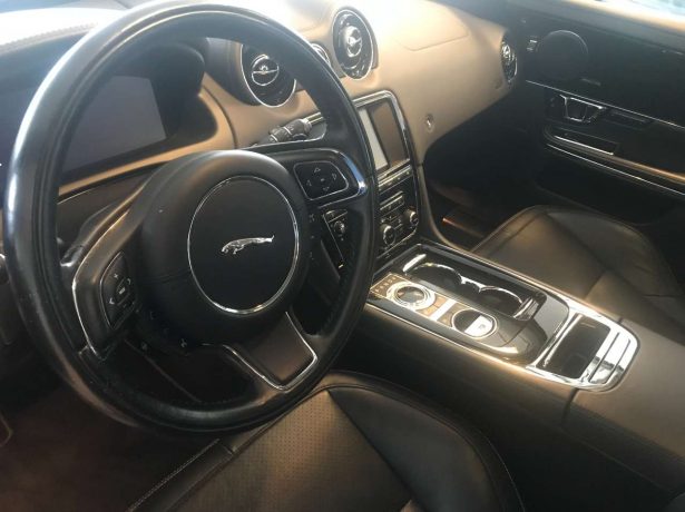 Jaguar XJ Premium Luxury 3.0 D. V6 – Veel opties – In prima staat. bei Garage De Poorter in 8530 Harelbeke