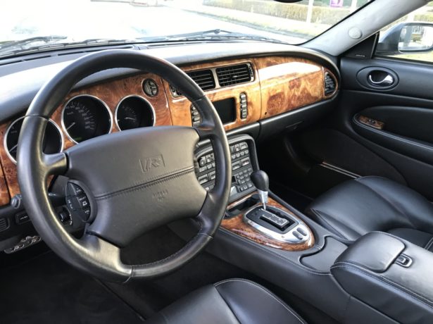 Jaguar XKR Cabrio 4.2 met 396 PK – Exclusieve wagen in uitzonderlijke staat ! Collectors item ! bei Garage De Poorter in 8530 Harelbeke