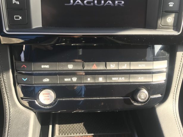 Jaguar F-Pace 3.0 diesel automaat 300 PK – Luxury TAN leather. bei Garage De Poorter in 8530 Harelbeke