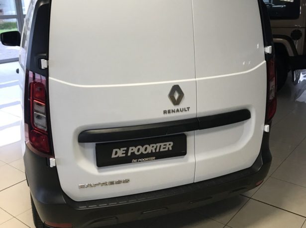 Renault Express 1.5 diesel manueel – zo goed als nieuw ! Slechts 750 km ( van particulier -marge ) bei Garage De Poorter in 8530 Harelbeke
